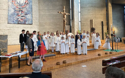 Spende der Erstkommunionkinder St. Maria an die Klinikclowns am Ostalbklinikum