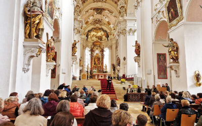 Chor der Salvatorkirche beim Dekanatschortag in Ellwangen