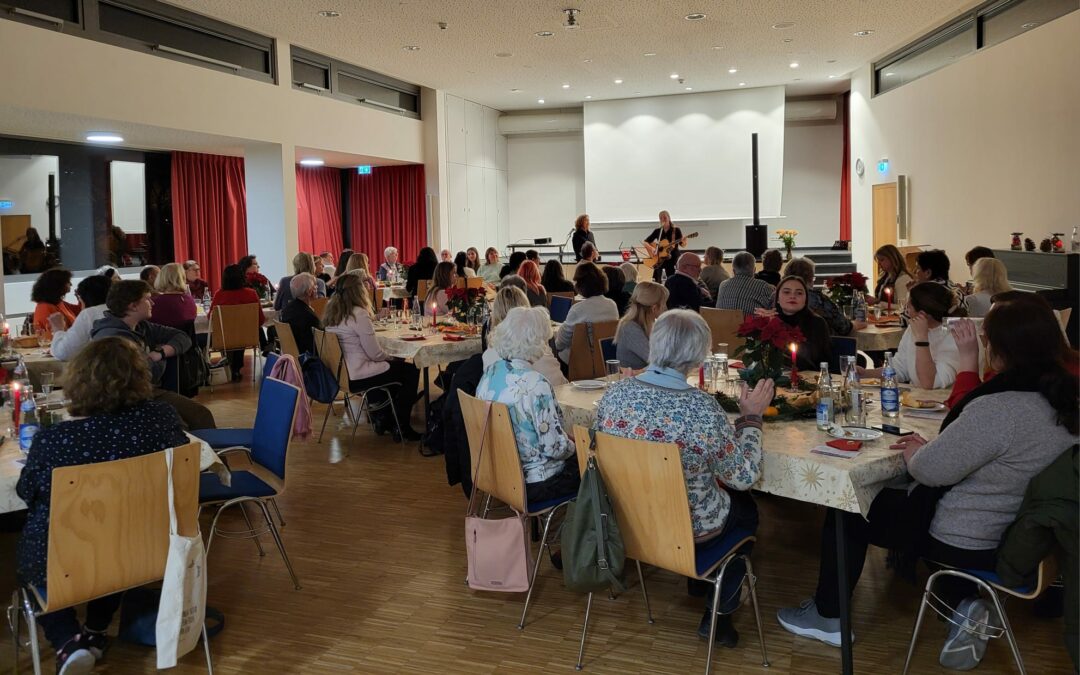 Friedenslicht aus BethlehemAdventsfeier der NachbarschaftshelferInnen